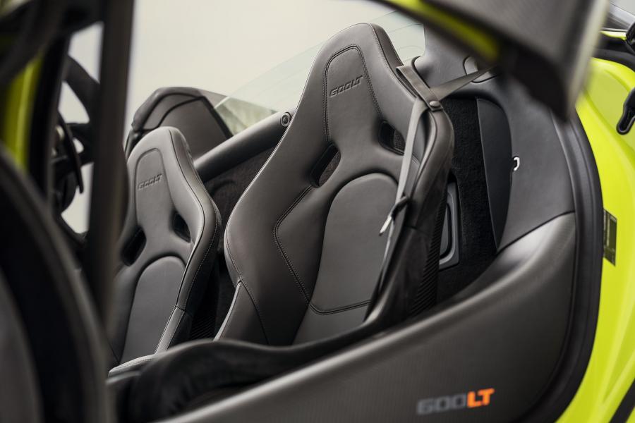 Интерьер McLaren 600LT Spider 2019 года  (WW) (фото 19 из 42)